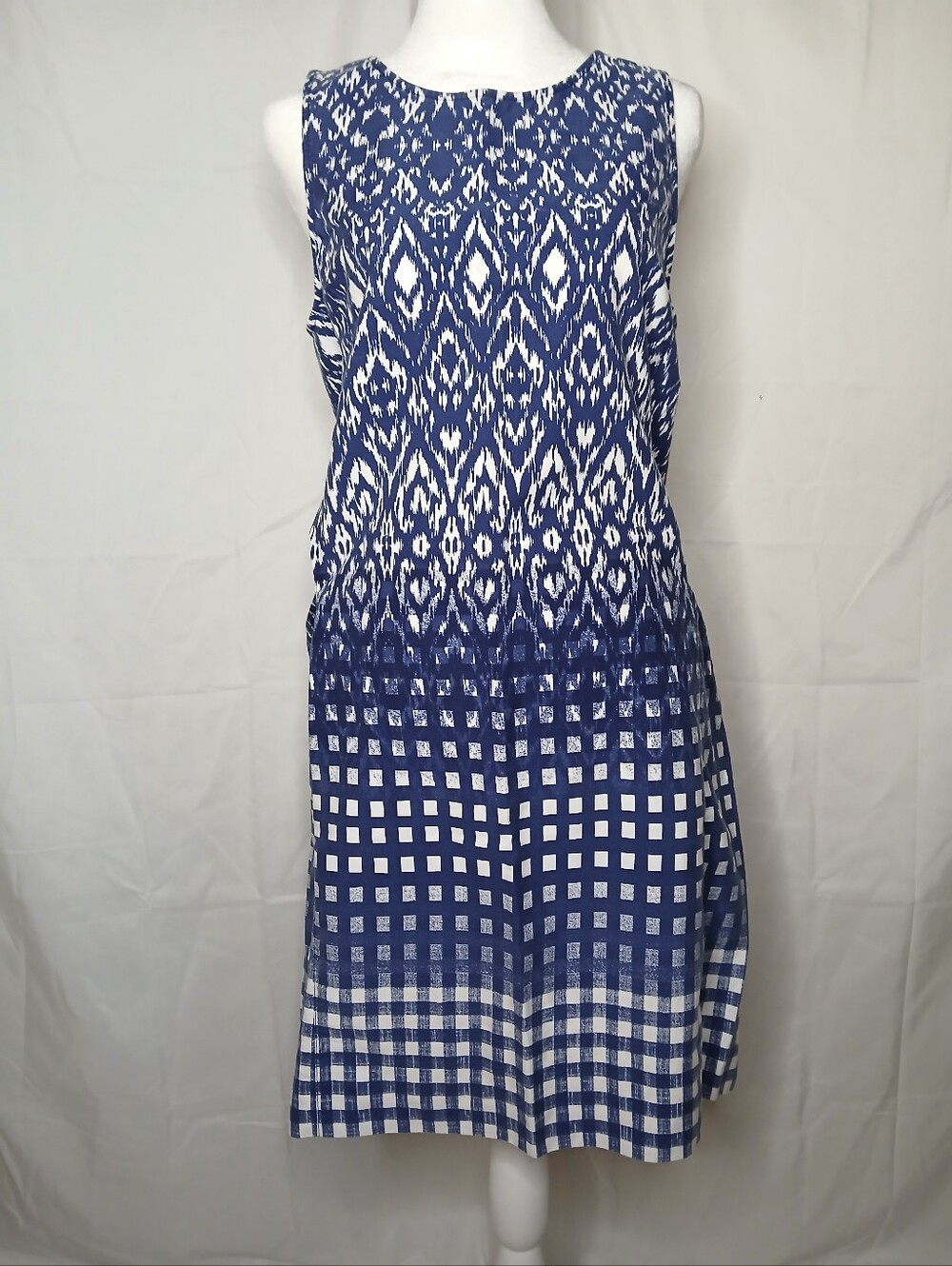 Sleeveless Blue and White Patterned Shift Dress
